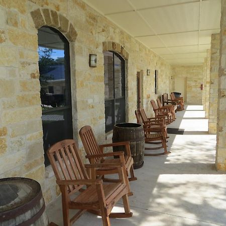 Hotel Texas Cuero ภายนอก รูปภาพ
