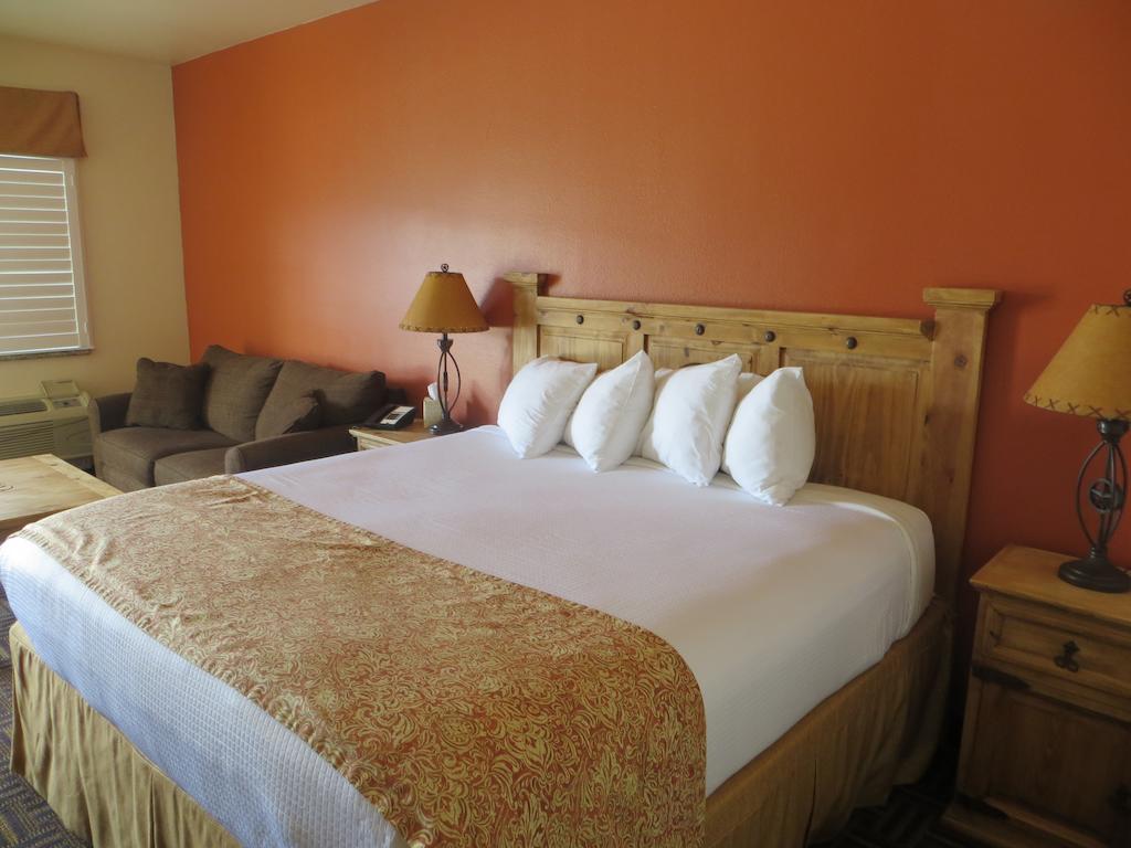 Hotel Texas Cuero ภายนอก รูปภาพ