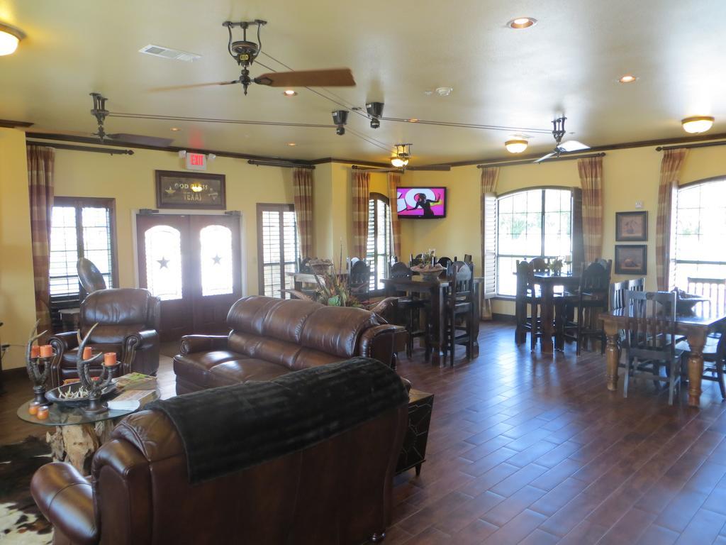 Hotel Texas Cuero ภายนอก รูปภาพ