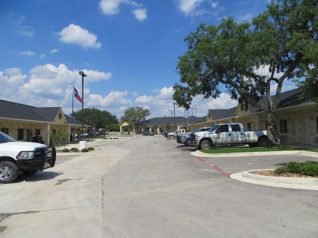 Hotel Texas Cuero ภายนอก รูปภาพ