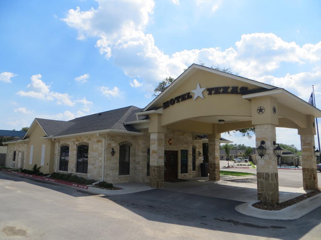 Hotel Texas Cuero ภายนอก รูปภาพ